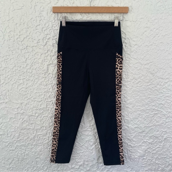 Zyia Active Brilliant Hi-Rise Leopard Side Panel Crop Leggings Sz 6-8 Black 20” - Picture 2 of 7